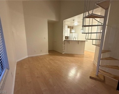 460 Elm Drive - Photo Thumbnail 8