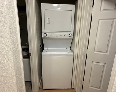 460 Elm Drive - Photo Thumbnail 19