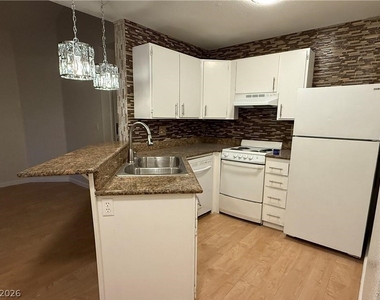 460 Elm Drive - Photo Thumbnail 4