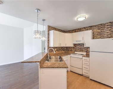 460 Elm Drive - Photo Thumbnail 7