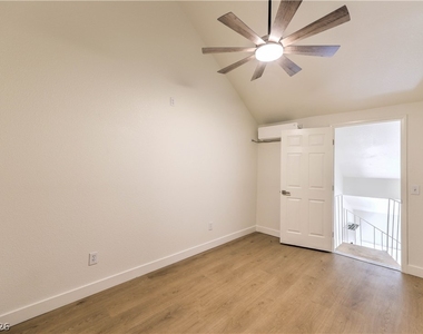 460 Elm Drive - Photo Thumbnail 12