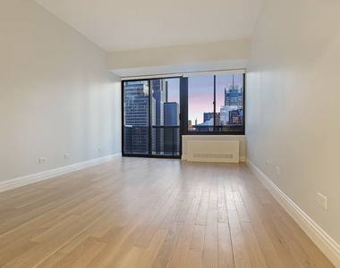 W 48th St - Photo Thumbnail 2