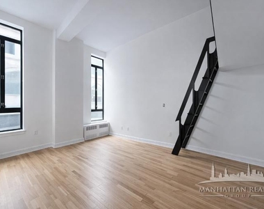 Astor Pl - Photo Thumbnail 2
