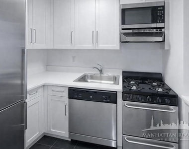 Astor Pl - Photo Thumbnail 5