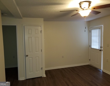 201 Enterprise Street - Photo Thumbnail 3