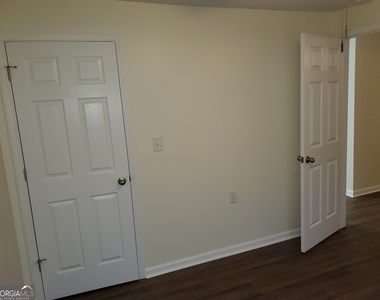 201 Enterprise Street - Photo Thumbnail 4