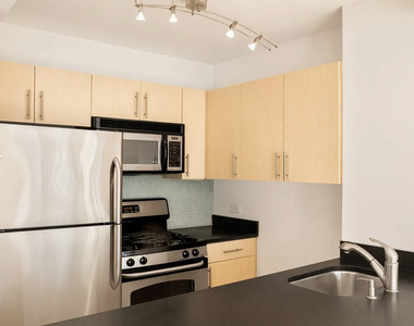 W 21st Street - Photo Thumbnail 1