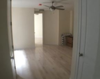 5008 Broadway - Photo Thumbnail 4