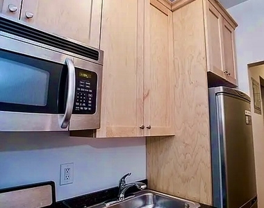 46 West 73rd Street - Photo Thumbnail 2