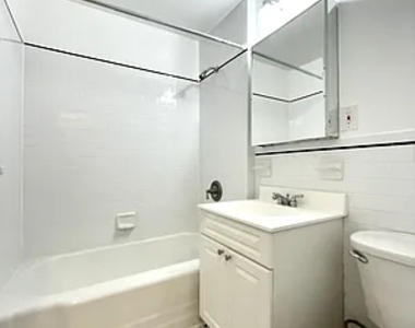 46 West 73rd Street - Photo Thumbnail 4