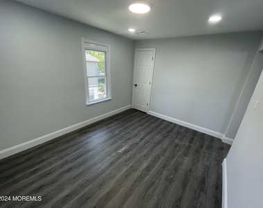 413 Ridge Avenue - Photo Thumbnail 4