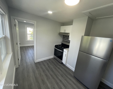 413 Ridge Avenue - Photo Thumbnail 7