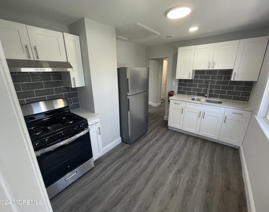 413 Ridge Avenue - Photo Thumbnail 6