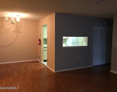 106 Daffodil Drive - Photo Thumbnail 8