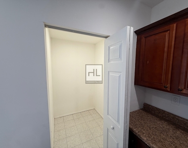 Lockman Avenue - Photo Thumbnail 5