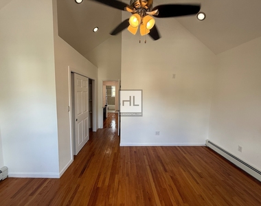 Lockman Avenue - Photo Thumbnail 9