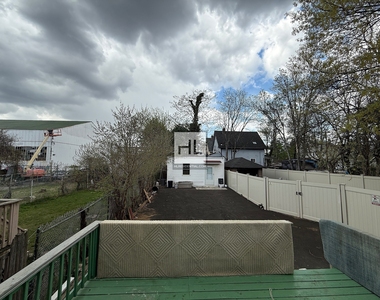 Lockman Avenue - Photo Thumbnail 15
