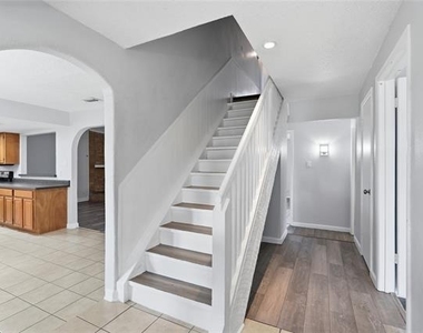 5209 Daytona Drive - Photo Thumbnail 5