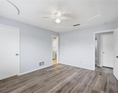 5209 Daytona Drive - Photo Thumbnail 17