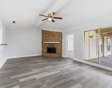 5209 Daytona Drive - Photo Thumbnail 13