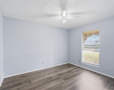 5209 Daytona Drive - Photo Thumbnail 19