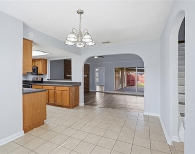 5209 Daytona Drive - Photo Thumbnail 8