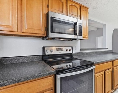 5209 Daytona Drive - Photo Thumbnail 11