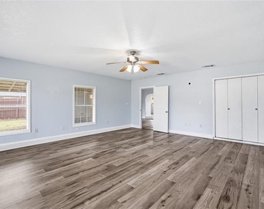 5209 Daytona Drive - Photo Thumbnail 24