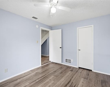 5209 Daytona Drive - Photo Thumbnail 20