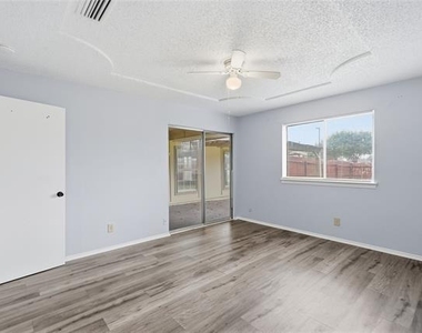 5209 Daytona Drive - Photo Thumbnail 15