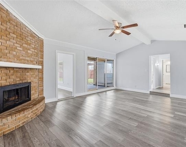 5209 Daytona Drive - Photo Thumbnail 14