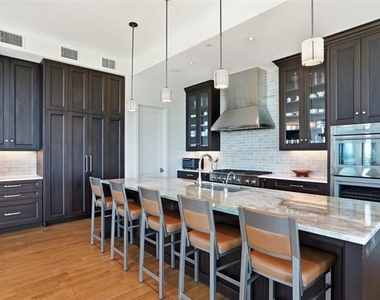 500 Throckmorton Street - Photo Thumbnail 4