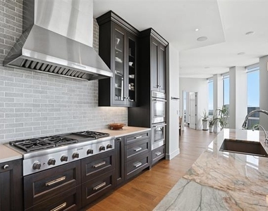 500 Throckmorton Street - Photo Thumbnail 12