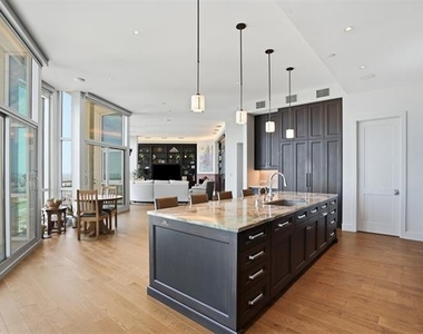 500 Throckmorton Street - Photo Thumbnail 6