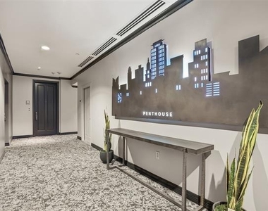 500 Throckmorton Street - Photo Thumbnail 2