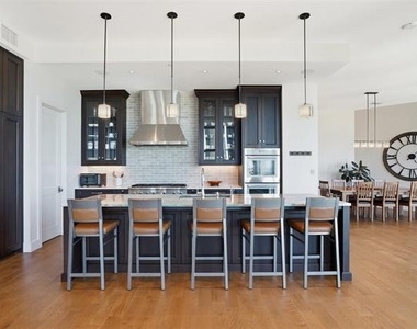 500 Throckmorton Street - Photo Thumbnail 3