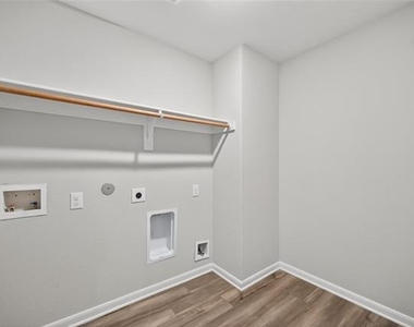 2105 Rougle Court - Photo Thumbnail 31