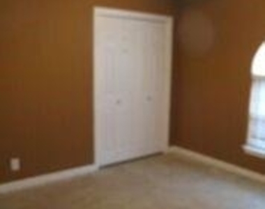 2109 Meadow Lane - Photo Thumbnail 12
