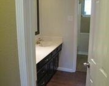 2109 Meadow Lane - Photo Thumbnail 7