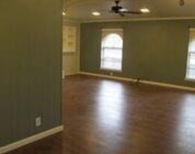2109 Meadow Lane - Photo Thumbnail 3