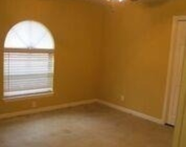 2109 Meadow Lane - Photo Thumbnail 14