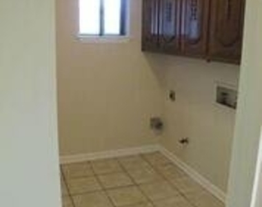 2109 Meadow Lane - Photo Thumbnail 6