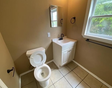 625 York Street - Photo Thumbnail 14