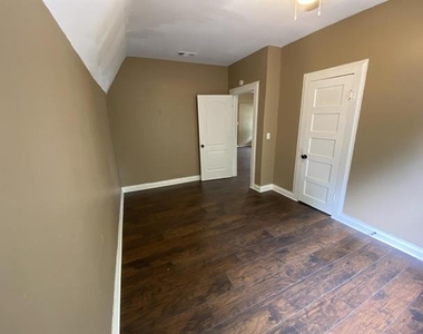 625 York Street - Photo Thumbnail 7