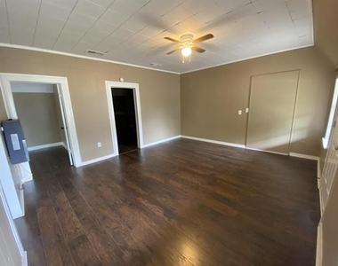 625 York Street - Photo Thumbnail 2