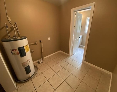 625 York Street - Photo Thumbnail 12