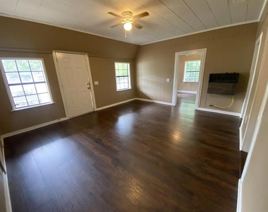 625 York Street - Photo Thumbnail 3