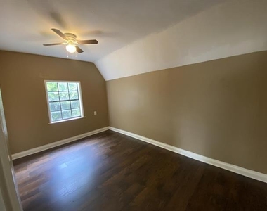 625 York Street - Photo Thumbnail 6