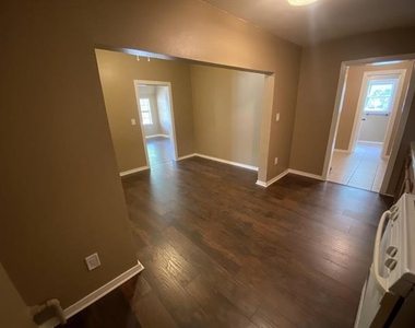 625 York Street - Photo Thumbnail 11