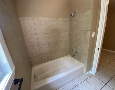 625 York Street - Photo Thumbnail 13